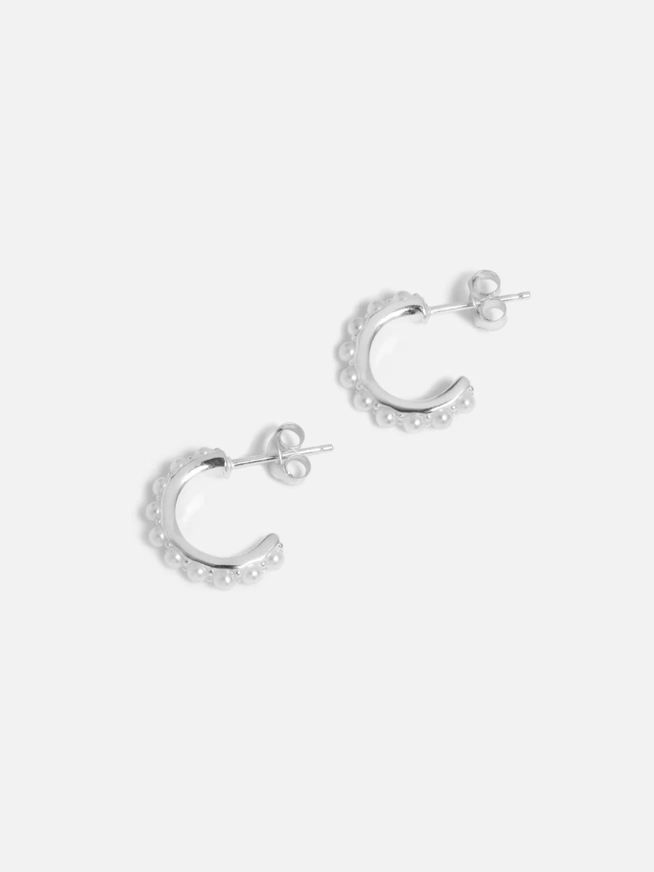 Pearl Crescent Hoop Örhängen i Äkta silver