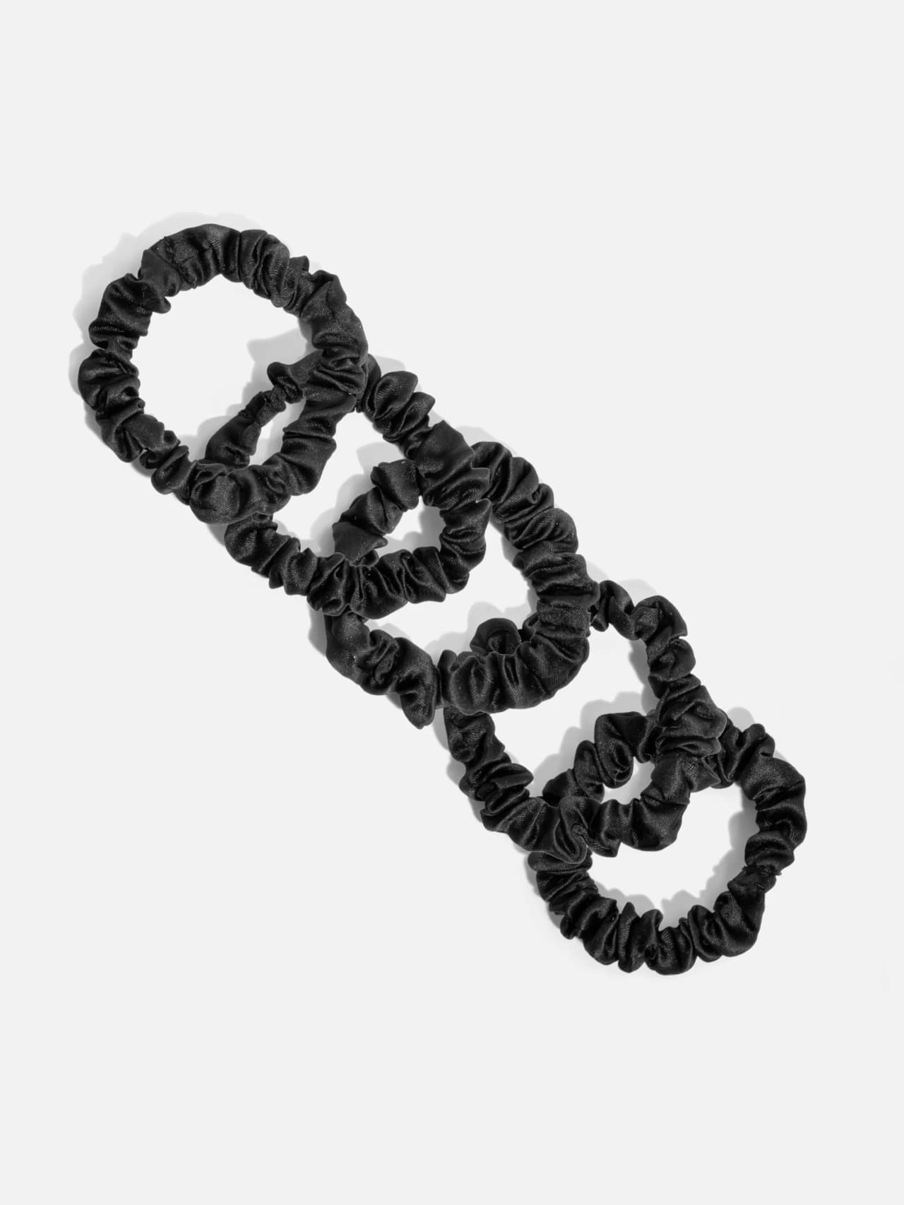 Scrunchie 5-Pack Svart Satin – Smala Hårsnoddar