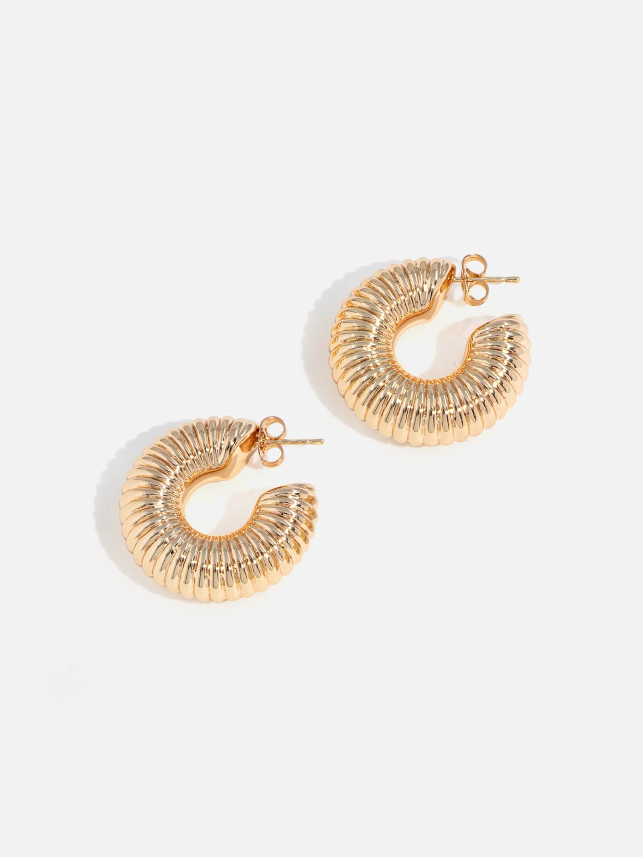 14K guldpläterade chunky hoops med ribbad yta och stift med bakstycke