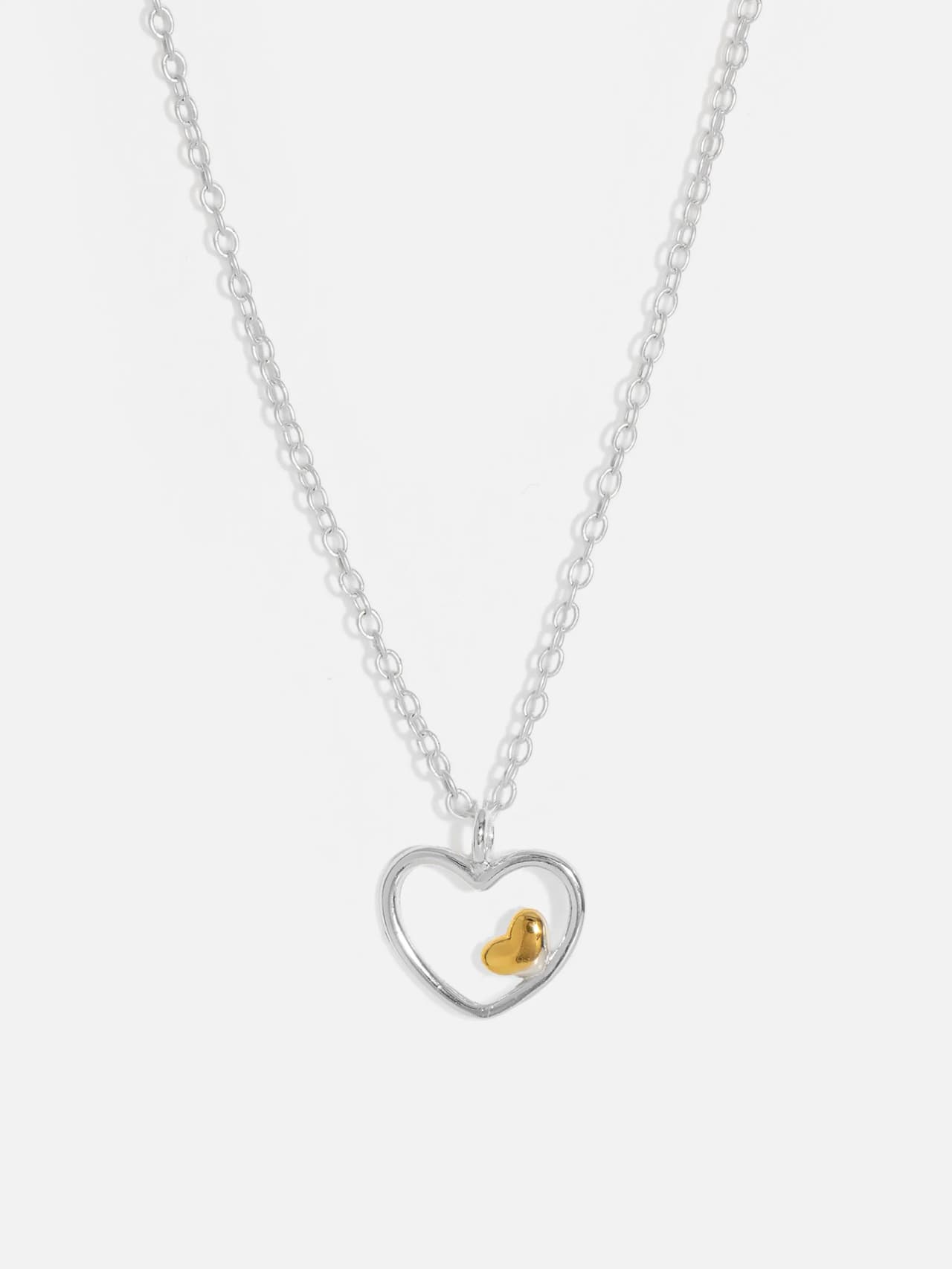 Hjärtahalsband i äkta silver med öppet hjärta och liten guldfärgad detalj