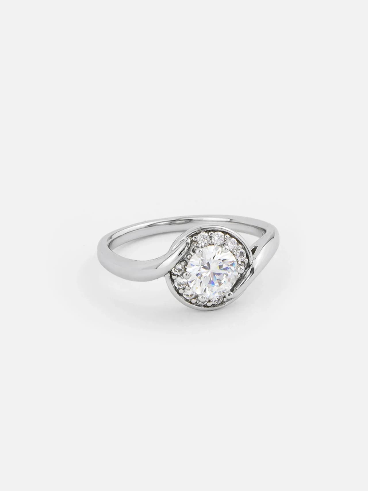 Ring i Platinumpäterad med Cubic Zirconia