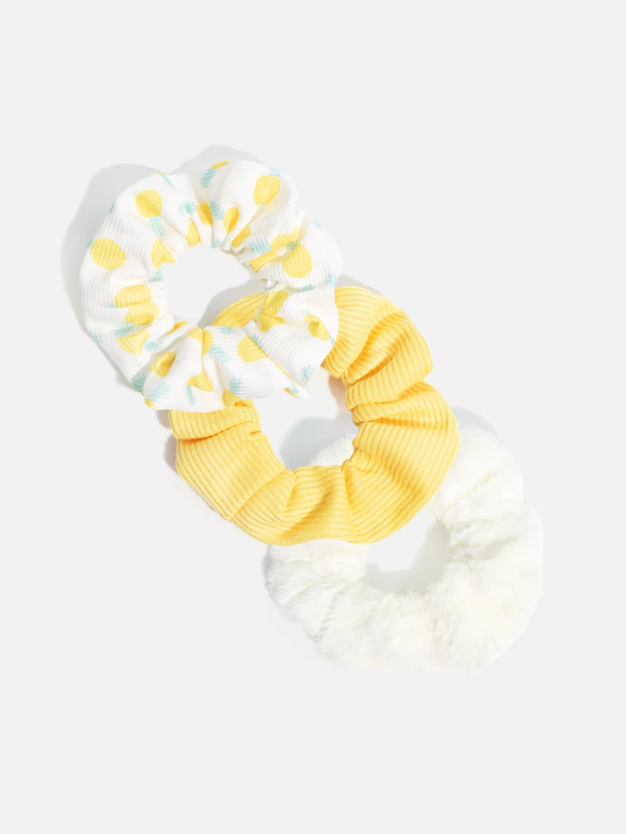 Scrunchie 3-pack i gula toner med ananasmönster ribbad och plush från Le Lika