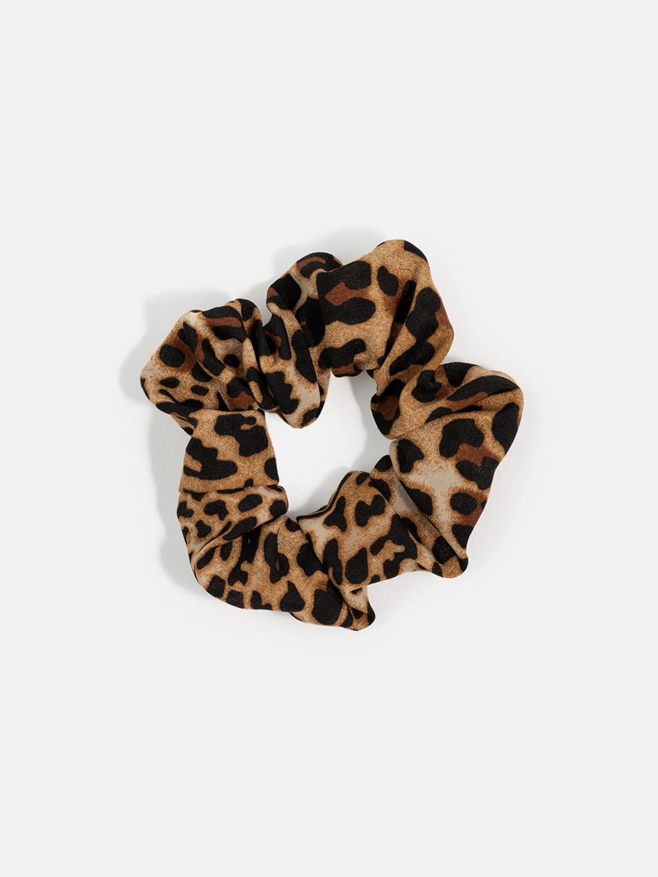 Scrunchie i leopardmönster – trendig hårsnodd med djurmönster från Le Lika