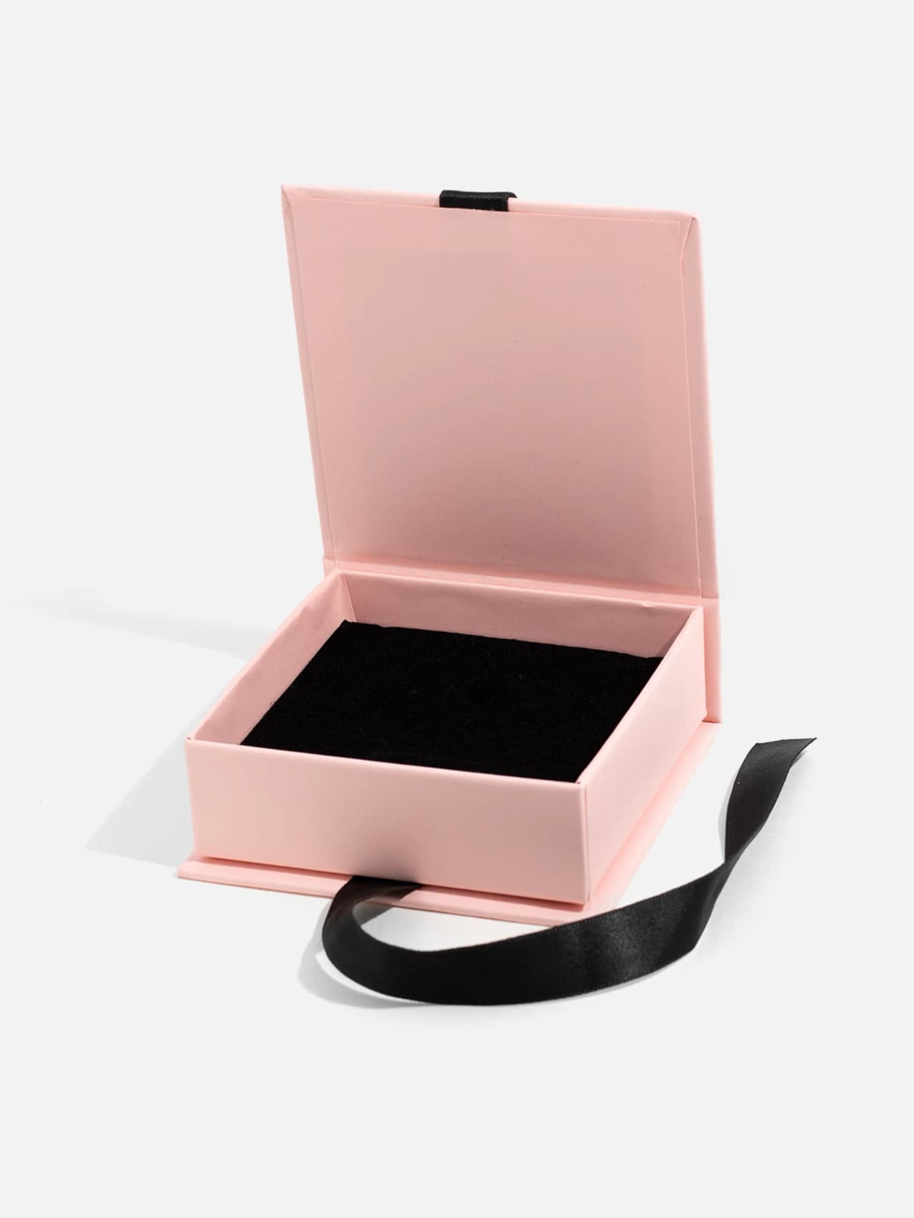 Rosa smyckes presentask öppen med svart sammetsdyna invändigt, magnetlås, 9x9x5 cm