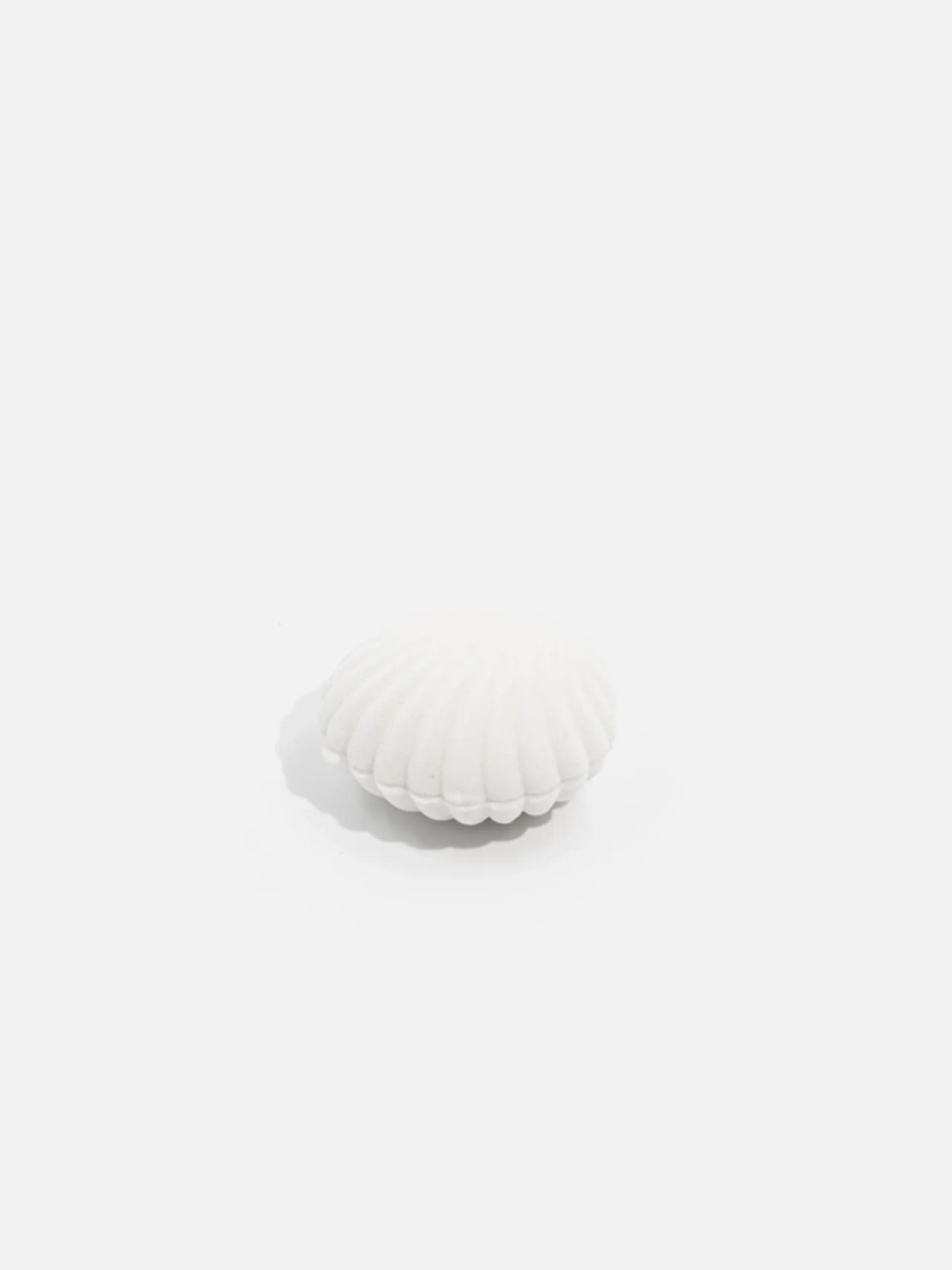 Vit Smyckes Presentask i Snäckskalsdesign