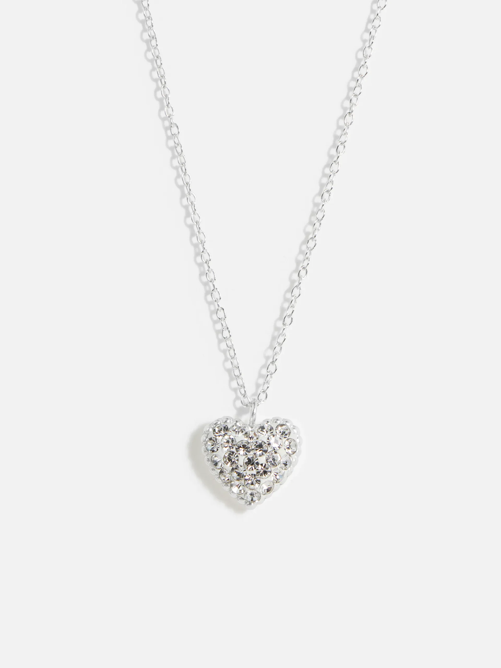 Elegant hjärta halsband i äkta silver med gnistrande kristaller, tidlöst och vackert dam smycke.