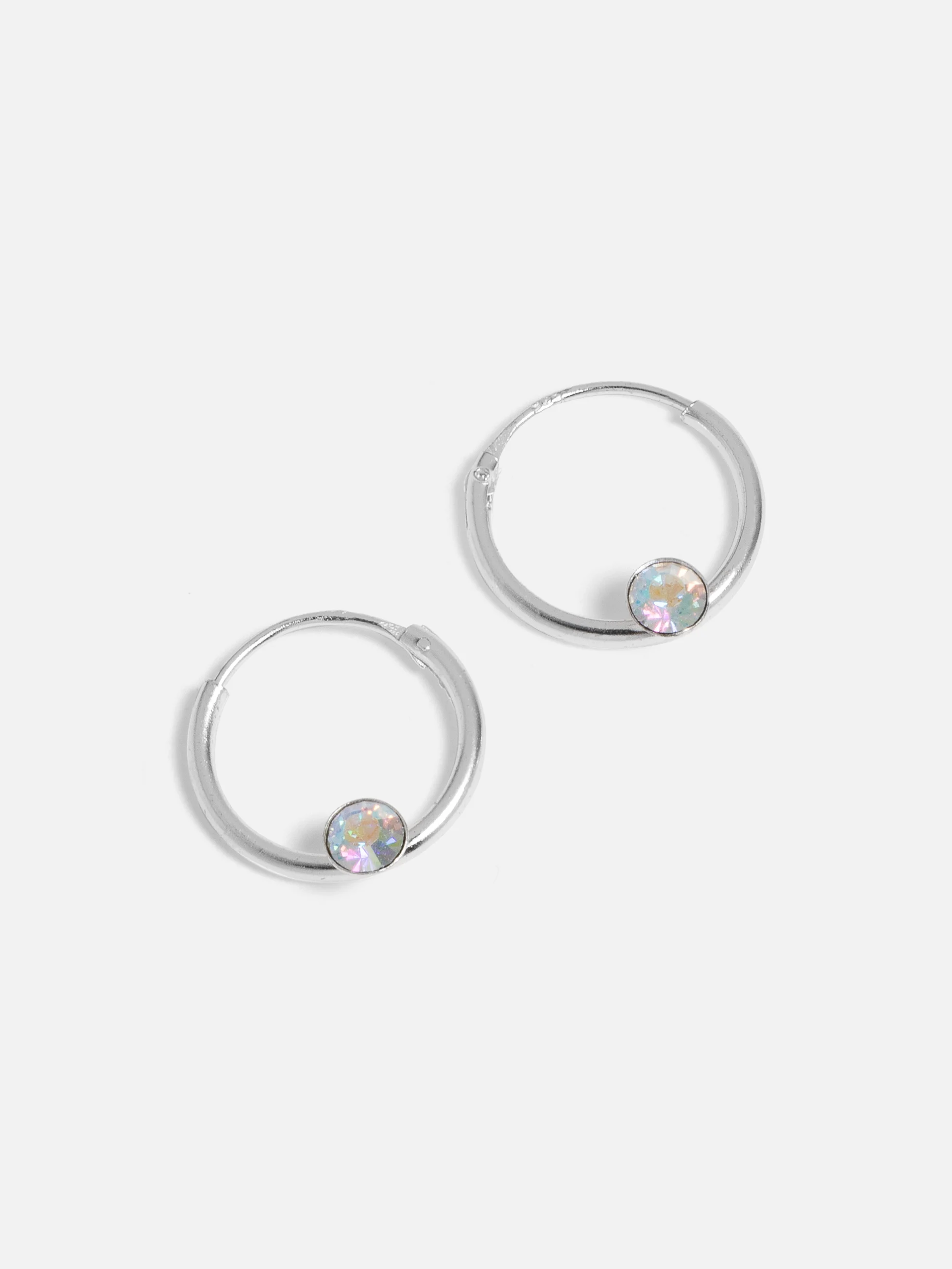 Äkta silver hoop örhängen med gnistrande kubisk zirkonia i AB färg, bly- och nickel-fria, perfekta dam smycken för både vardag och fest.