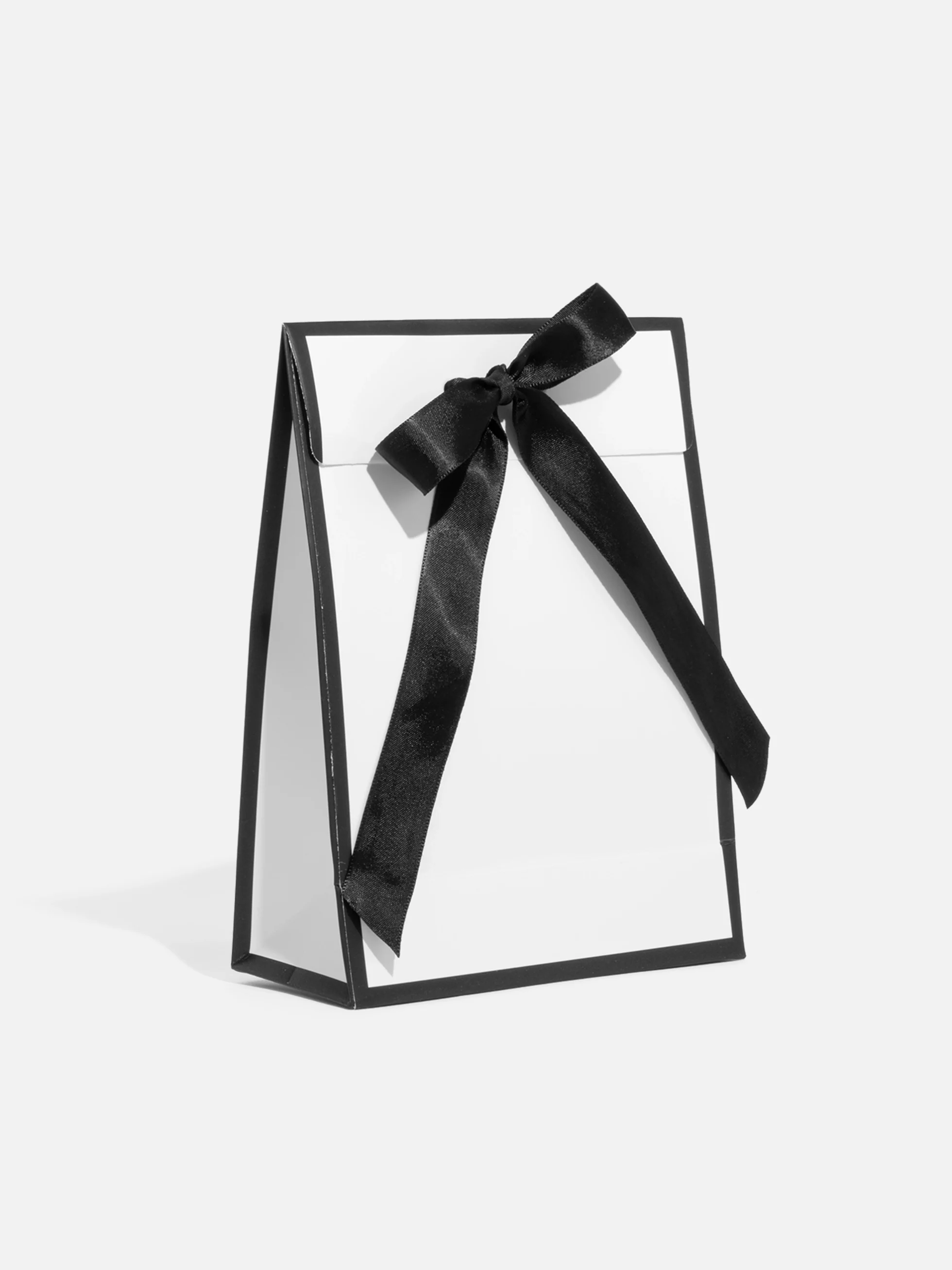 Vit Presentask med elegant svart rosett, perfekt för mindre presenter som smycken eller accessoarer.