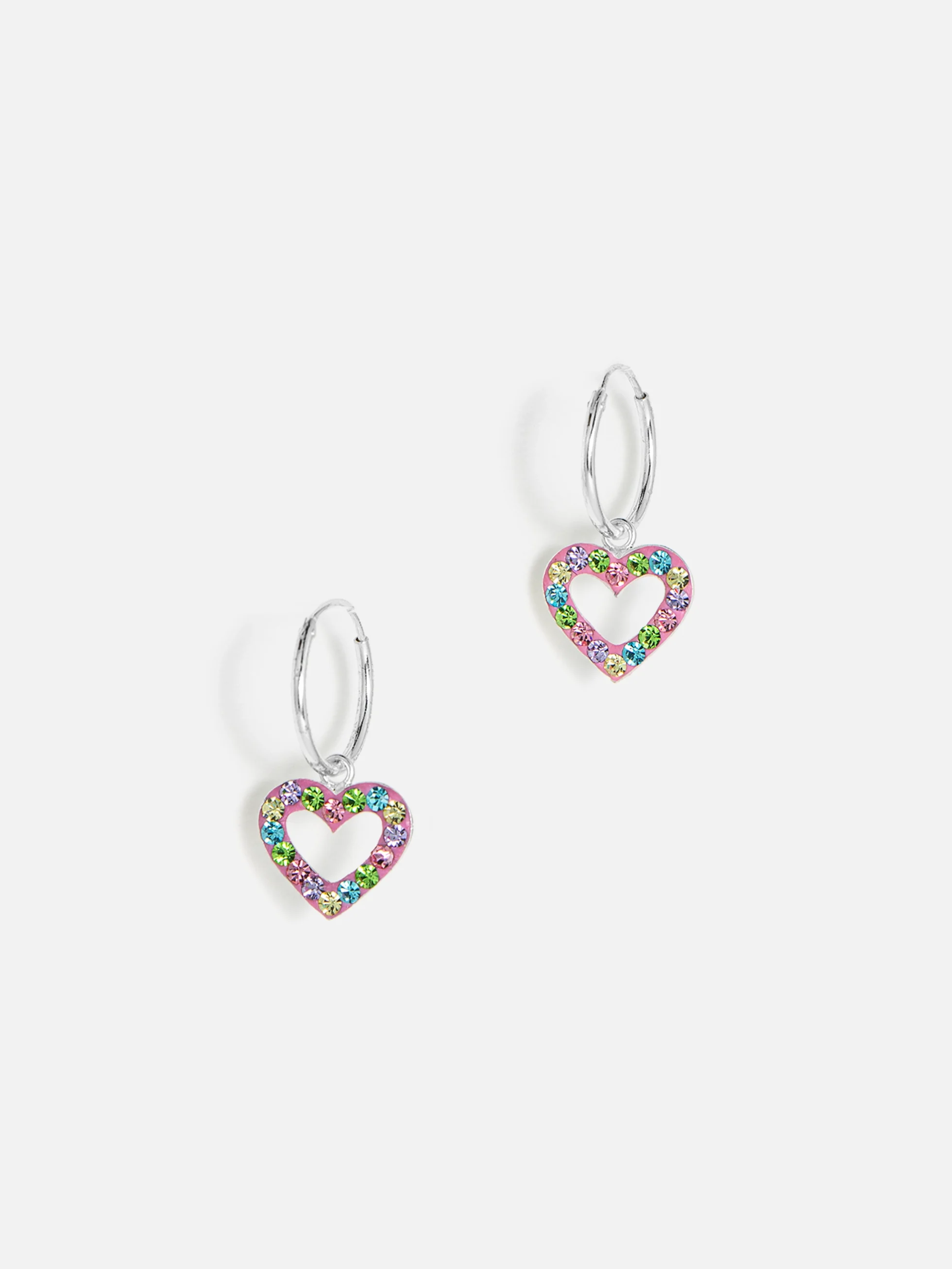 Eleganta hjärta örhängen i äkta silver med gnistrande kristall, perfekta för både vardag och fest.